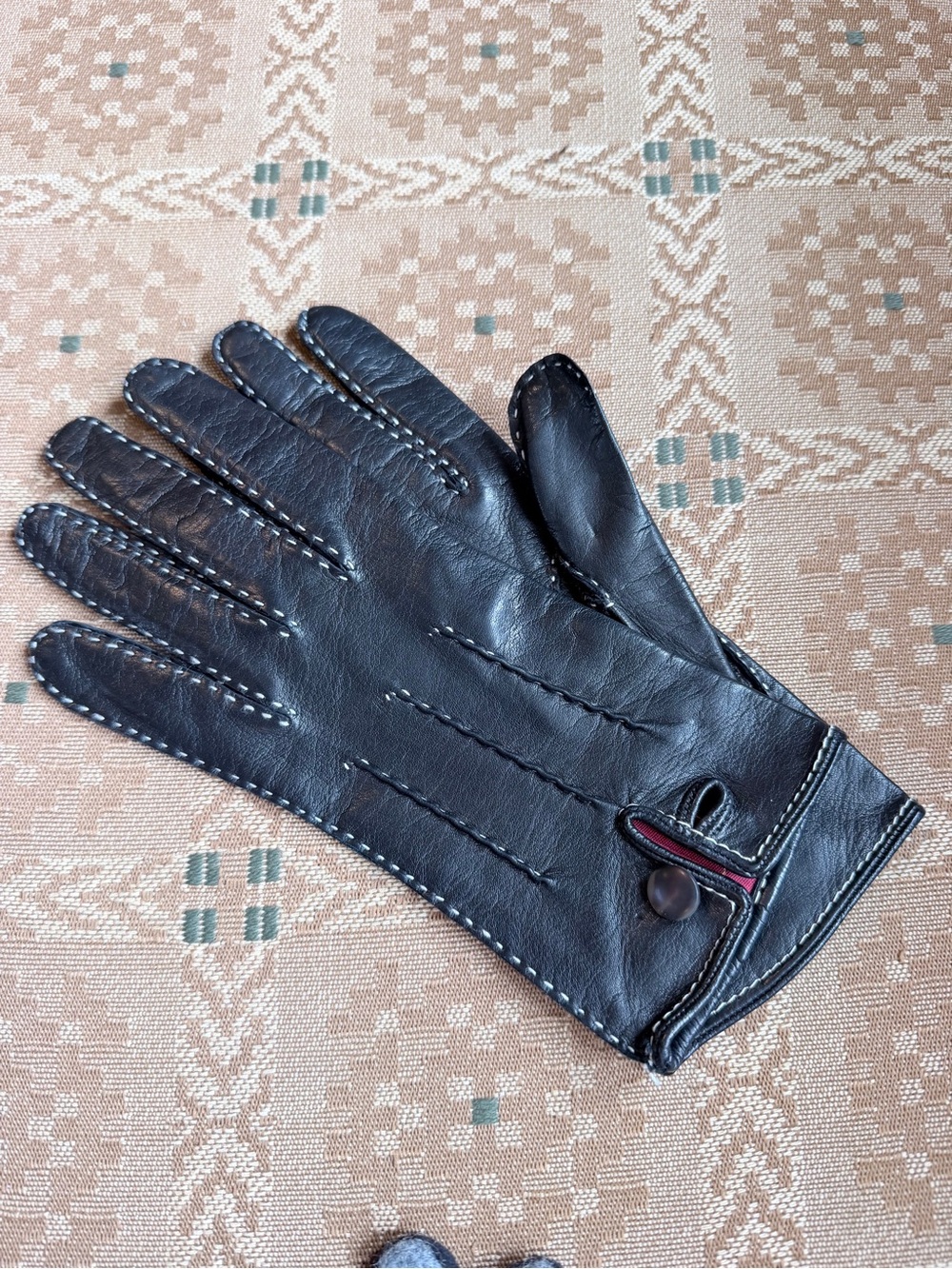 Cole Haan Black Leather Gloves Size 7 Contrast Stitch Snap Wrist Women’s
